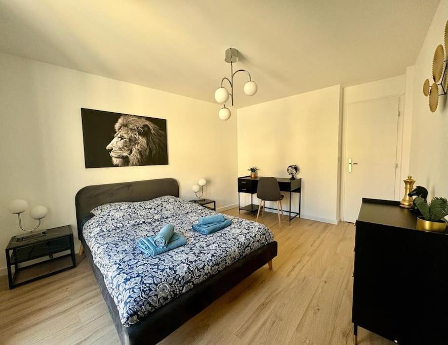 Appartement Lumineux Avec Terrasses Le Luc Exteriör bild