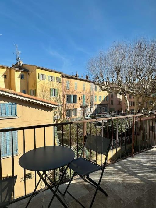Appartement Lumineux Avec Terrasses Le Luc Exteriör bild