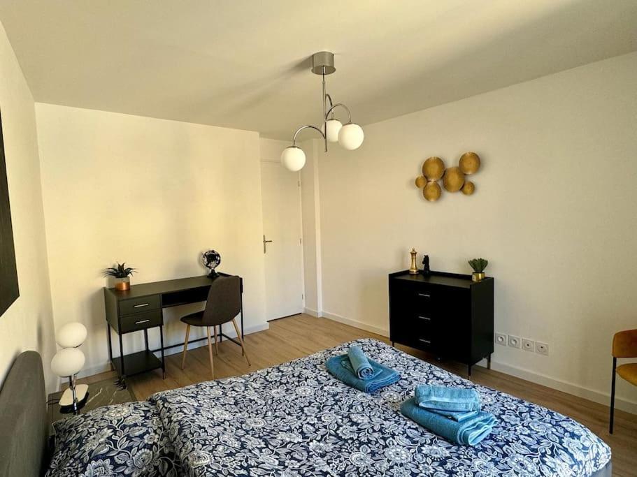 Appartement Lumineux Avec Terrasses Le Luc Exteriör bild