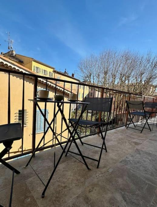 Appartement Lumineux Avec Terrasses Le Luc Exteriör bild